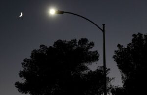 Un oraş din România renunţă la iluminatul public după ce a primit o factură uriaşă la curent