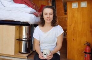 O tânără a renunțat la job și la cei apropiați pentru un bărbat pe care îl cunoștea de trei zile. Acum cei doi duc o viață de nomad