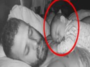 Bărbatul a adus acasă un bebeluș străin, dar când soția s-a uitat în jos, a văzut ceva cutremurător și a început să plângă! Uite ce s-a întâmplat în familia lor și ce făcuse bărbatul. – >>