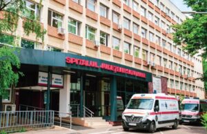 Pacient găsit mort, atârnat de mânerul geamului de la toaletă, la Spitalul Judeţean de Urgenţă Satu Mare