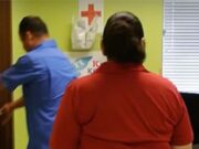 Incepuse sa intarzie la munca, iar pana la urma seful a luat-o la rost si i-a spus sa nu se mai repete. a doua zi a chemat-o afara ca sa vorbeasca ceva cu ea. Femeia a crezut ca va fi concediata si a inceput sa planga: „Va rog, am copii, nu ma dati afara!”. Ce i-a spus directorul… –- >>