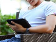 Un bărbat din Satu Mare s-a dat drept femeie pe internet şi a chemat un individ în casa lui. Întâi i-a cerut bani, apoi l-a bătut şi l-a lăsat fără portofel