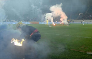 Paul Papp, după ce Universitatea Craiova – U Craiova 1948 a fost întrerupt: „Așa sunt huliganii, a fost un spectacol frumos” –->