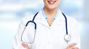 O tânără româncă se dădea ”Dr. Rossi” și jefuia bătrânii în casele căror intra!