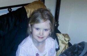 Crima care a cutremurat o tara intreaga! Si-a ucis fiica de 8 ani, după ce a pozat-o. I-a infipt un cutit direct in inima…. Motivul incredibil pentru care si-a ucis propria fetita! ––>>