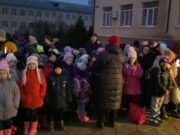 Cozi uriaşe de oameni la frontiera din Ucraina şi Rusia | Evacuare masivă din Lugansk şi Donetsk