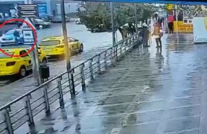 Un adolescent din Bacău a fost lovit de o mașină a poliției în timp ce traversa în fugă trecerea de pietoni – –