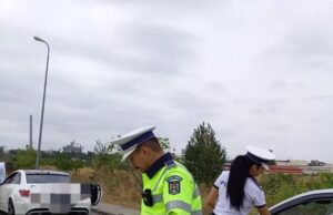 Ce amendă riscă şoferii care îşi împrumută maşina. Situația în care se pot alege chiar cu dosar penal –