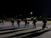 Presa din Ucraina: ”Mercenarii ruși au deschis focul cu arme grele!”. Imaginile atacului de artilerie