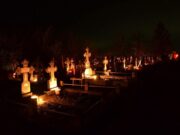 Un preot ar fi cerut bani de la familia decedatului ca aceștia să nu fie bântuiți de mort!