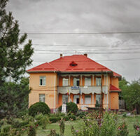 Tineri din Breasta, cercetați după ce ar fi bătut doi localnici pe stradă