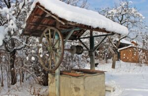 Cadavrul unei bătrâne din Buzău a fost găsit într-o fântână, după zece zile de la dispariţie. Primele indicii arată o sinucidere ciudată