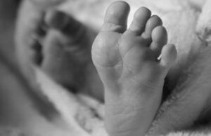 Un bebeluș de doar o lună a murit de COVID, la Bacău