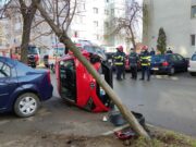 Un șofer de 73 de ani din Slatina a scăpat nevătămat după ce s-a răsturnat cu mașina pe o stradă din oraș.