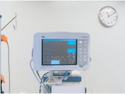 Copilul de doi ani bătut crunt de mamă și concubin este în moarte cerebrală. Autoritățile încearcă acum să obțină tutela micuțului