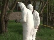 Un copil de șase ani din Sibiu a fost găsit mort în casă de tatăl lui. Bărbatul nu își amintește ce s-a întâmplat, iar acum este suspectat de omor. Detaliile unui caz de moarte suspectă –