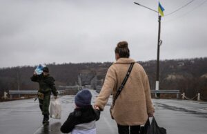 „Am fost nevoită să-mi părăsesc părinţii”. Durere fără margini pentu o femeie, silită să-şi lase în spate familia în fuga din calea războiului