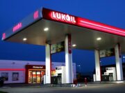 Şoferii refuză să mai alimenteze de la Lukoil, în semn de solidaritate cu Ucraina!