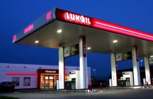 Şoferii refuză să mai alimenteze de la Lukoil, în semn de solidaritate cu Ucraina!