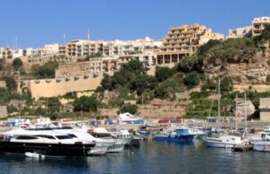 Un marinar ucrainean a scufundat parțial iahtul șefului său, un oligarh rus: „Șeful meu este un criminal!”