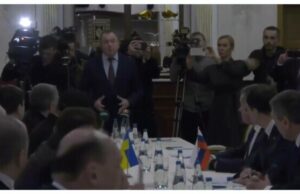 VIDEO Primele imagini de la negocierile dintre Ucraina și Rusia pentru încetarea focului