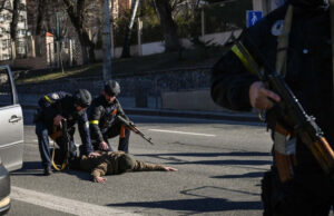 Zelenski eliberează deținuți pentru a lupta cu rușii. „Îşi vor putea ispăşi pedepsele în locurile cele mai periculoase ale războiului”