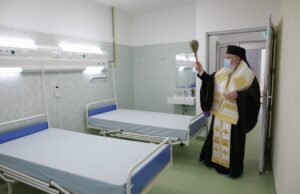 Un bărbat din Craşna, judeţul Vaslui, tată al unui băiat în vârstă de 13 ani, decedat de leucemie, a cerut ajutorul preotului din sat pentru a-l înmormânta pe bietul copil