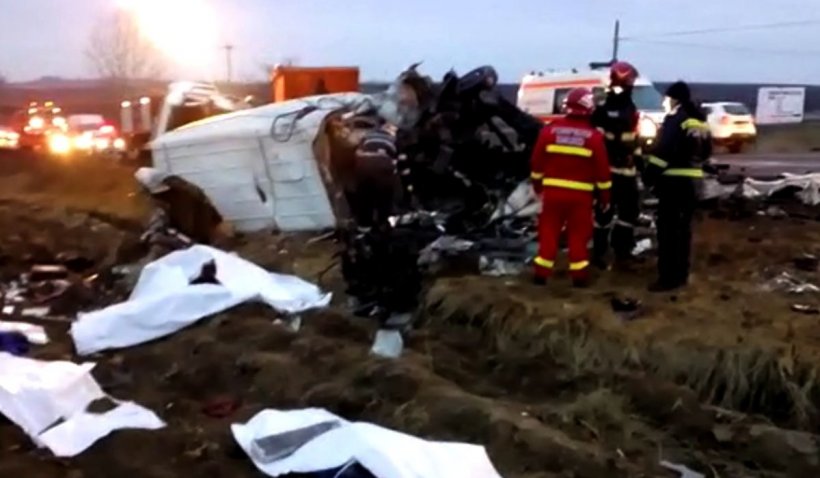 Accident cu 7 morţi, după un impact devastator la Sârca, în Iaşi Accident cu 7 morţi, după un impact devastator la Sârca, în Iaşi