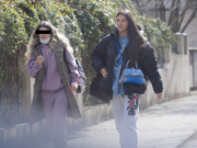 Antonia nu ține cont de etichetă atunci când îi vine pofta! Artista a uitat de bunele maniere și a făcut-o în stradă