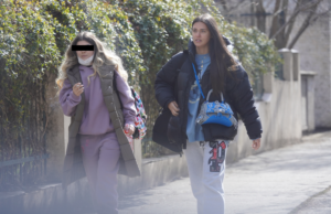 Antonia nu ține cont de etichetă atunci când îi vine pofta! Artista a uitat de bunele maniere și a făcut-o în stradă