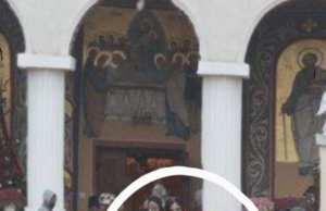 Tu o recunosti?Femeia din imagine este una dintre cele mai bogate din Romania. Are milioane de euro in cont, dar daca o vezi pe strada nu ai zice. Se imbraca modest si nu iese niciodata din tipare. Ce a facut cand a ajuns la biserica, in plina pandemie –