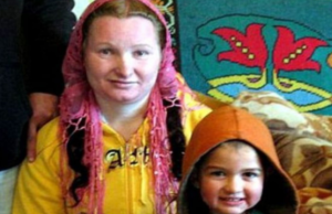 O româncă de 23 de ani a devenit cea mai tânără bunică din lume! A doborât recordul deţinut de o britanică