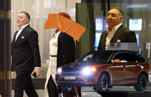 A stat de gardă toată noaptea cât a dat recital Vali Vijelie! Apariție-surpriză în localul în care a cântat manelistul! La final, a luat-o cu Bentley-ul de 250.000 €