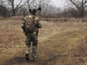 Femeie din Ucraina, agresată sexual de un militar rus, în fața copilului ei. Soldatul i-a ucis soțul înainte