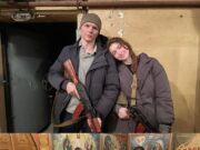 Doi tineri ucraineni s-au căsătorit în ziua invaziei ruse iar luna de miere și-o petrec luptând în război