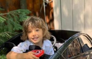 E frumușel tare și e doar o mână de om. Tatăl lui e unul dintre cei mai iubiți artiști de la noi.Cum i-a salvat viața fiului său