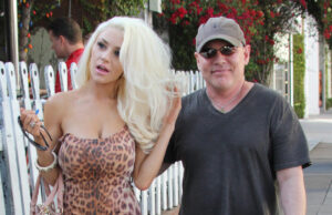 Avea doar 16 ani când s-a măritat cu un miliardar de 52 de ani, însă pe mama ei nu a deranjat-o. Cum arată acum, la mai bine de 10 ani de la nuntă –»