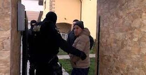 Un bărbat care pretindea că este ofițer MAI, prins în flagrant de DGA când lua mită. I-a promis unei persoane că o scapă de un dosar penal