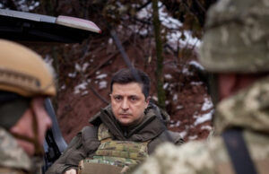 CNN: Biden i-a dat lui Zelenski un telefon securizat pentru a putea păstra legătura în timpul invaziei ruse –