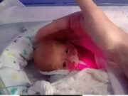 Preot din Constanța, chemat să boteze un bebeluș născut prematur și aflat pe moarte… “Copilul ăsta n-a pus un gram de la naştere, are insuficienţă respiratorie gravă, şi totuşi nu vrea să moară…Ce s-a întâmplat în final cu micuțul–>