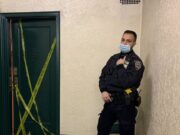 Scene de filme „cu proști” în Satu Mare! Un tânăr de 33 de ani s-a întors ieri mai devreme de la muncă și a auzit zgomote ciudate în apartament, motiv pentru care a sunat speriat la 112, spunând că are un hoț în casă. Imediat, la fața locului s-au deplasat 3 echipaje. Când au ajuns însă în apartament, polițiștii s-au prăpădit de râs.Cine era, de fapt, „hoțul” –>