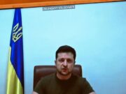 Volodimir Zelenski: ”Rușii sunt nevoiți să folosească zeci de elicoptere pentru a-și ridica morții și răniții de 19 și 20 de ani!”