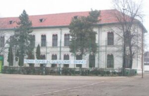 Un elev din Craiova s-a aruncat de la etaj în timpul pauzei, după ce a luat 4 la biologie. Ce mesaj i-a dat profesoarei