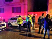 Scandal între vecini, la un bloc din Galați! Ce a pățit un bărbat înarmat cu o macetă: ”Gălăgie mare, ziceai că se omoară acolo”