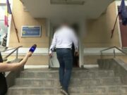 Mai mulți medici de la două clinici private din București care eliberau fișe medicale false pentru permisul auto, reținuți