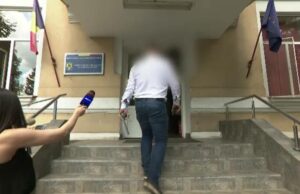 Mai mulți medici de la două clinici private din București care eliberau fișe medicale false pentru permisul auto, reținuți