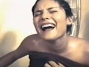 A vrut să facă o glumă și a intrat la duș peste soția lui cu o cameră de filmat, dar a ieșit de acolo transpirat de frică. Ce a descoperit bărbatul –»