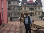 Asta da aroganţă! 😮 Cel mai bogat rrom din Hunedoara și-a pus în curte gresie din cea mai fină, gardurile sunt poleite cu aur, iar fațada este din marmură albă –»