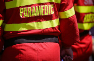 Caraş-Severin: Cinci persoane, între care doi copii, implicate într-un grav accident rutier. Unul dintre adulţi a decedat