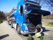 Șofer român de TIR, impresionat până la lacrimi de gestul unui ucrainean! Ce a făcut ucraineanul când a văzut că românul are probleme într-o parcare din Germania